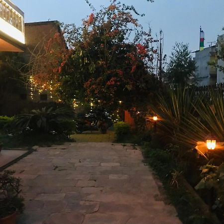 Hotel Lotus Garden 카트만두 외부 사진