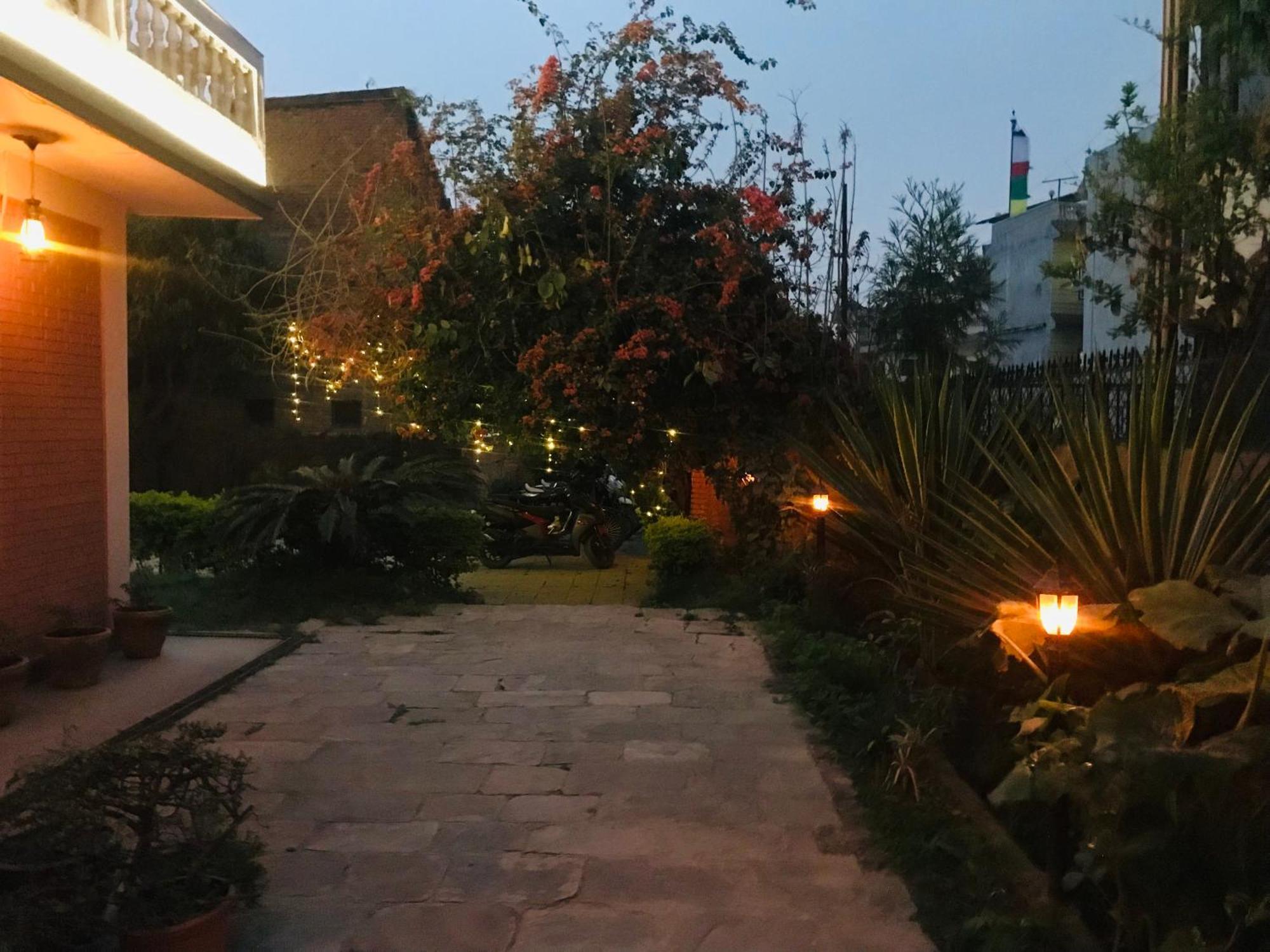 Hotel Lotus Garden 카트만두 외부 사진